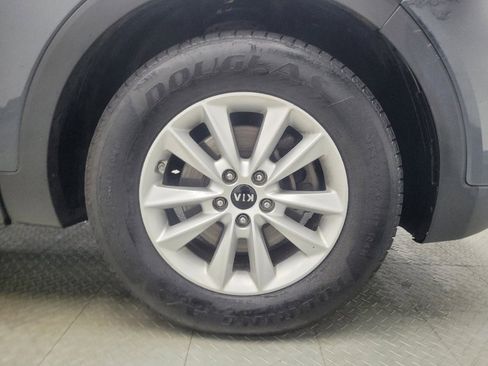 Used 2020 Kia Sorento LX AWD/4WD image 31