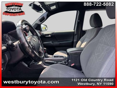 Used 2017 Toyota Tacoma TRD Sport w/ Tow Package AWD/4WD image 18