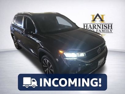 Used 2023 Volkswagen Taos SE w/ Panoramic Sunroof Package