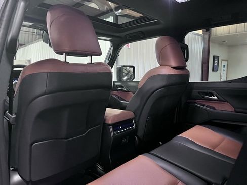 Used 2026 Lexus GX 550 w/ Accessory Package (2T) image 12