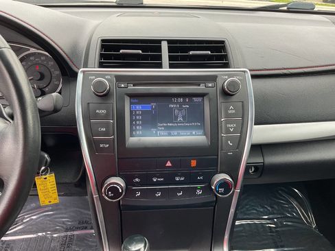 Used 2015 Toyota Camry SE FWD image 19