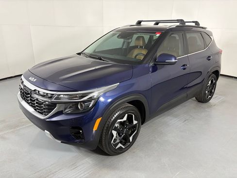 Used 2024 Kia Seltos EX FWD image 3