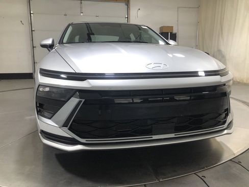 Used 2025 Hyundai Sonata SE image 2