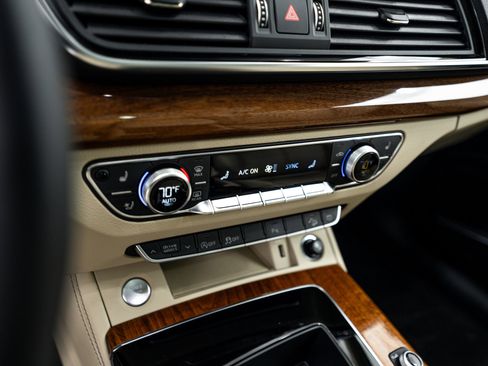 Certified 2023 Audi Q5 2.0T Premium Plus w/ Premium Plus Package AWD/4WD image 13