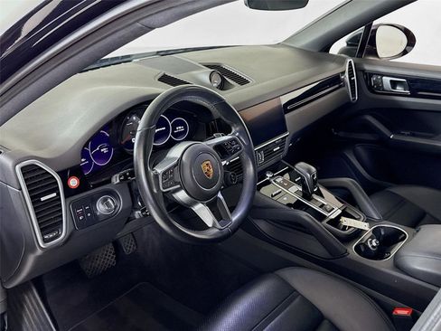 Used 2022 Porsche Cayenne Coupe w/ Premium Package image 15