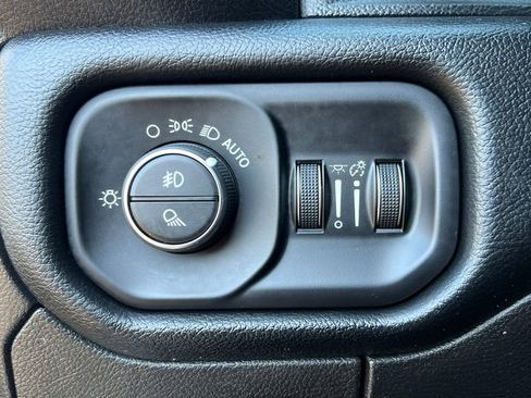 Used 2019 RAM 1500 Big Horn image 25