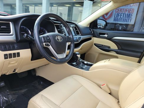 Used 2016 Toyota Highlander XLE AWD/4WD image 19