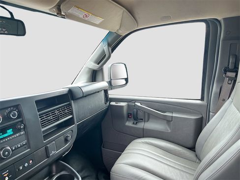 Used 2024 GMC Savana 2500 w/ Driver Convenience Package image 22