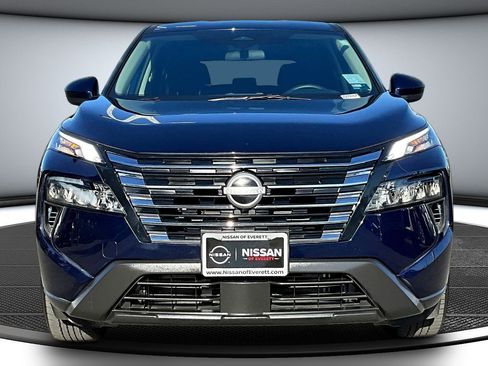 Used 2025 Nissan Rogue SV image 2