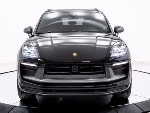 Certified 2025 Porsche Macan Turbo image 10