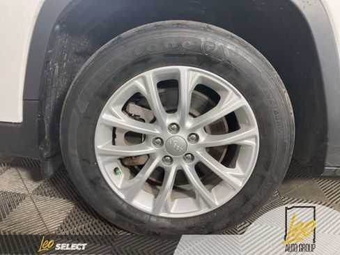 Used 2022 Jeep Cherokee Latitude Lux FWD image 25