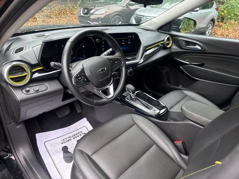 Used 2024 Chevrolet Trax ACTIV w/ Sunroof Package FWD image 17