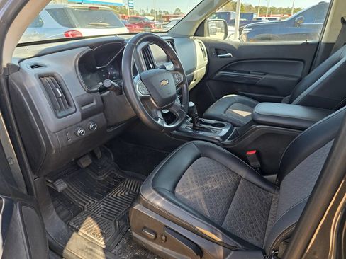 Used 2017 Chevrolet Colorado Z71 AWD/4WD image 2