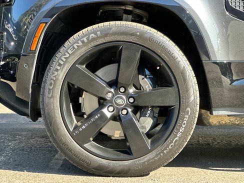 Used 2025 Land Rover Defender 110 V8 image 13