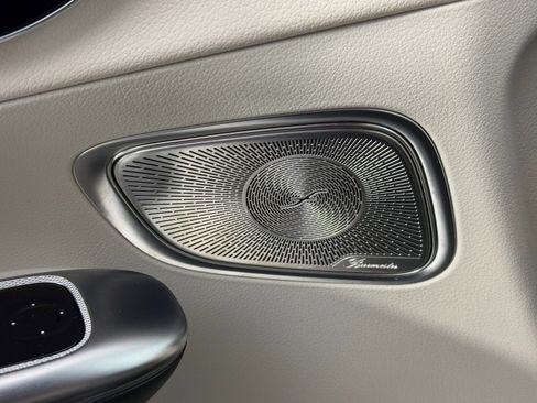 Used 2025 Mercedes-Benz GLC 300 4MATIC image 19