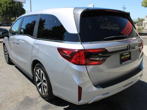 Used 2025 Honda Odyssey EX-L image 9
