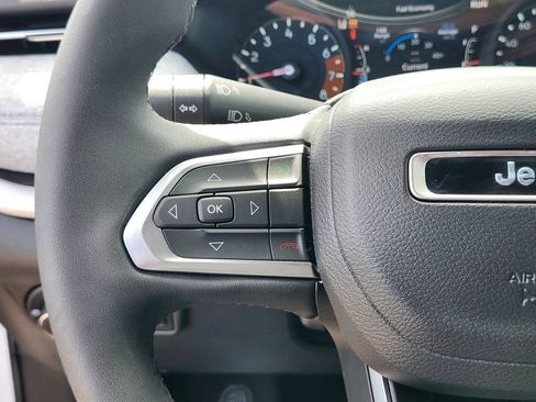 Used 2023 Jeep Compass Latitude AWD/4WD image 27
