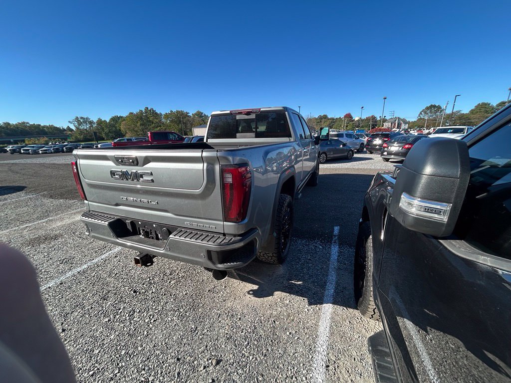 Used 2024 GMC Sierra 2500 Denali Ultimate AWD/4WD image 10