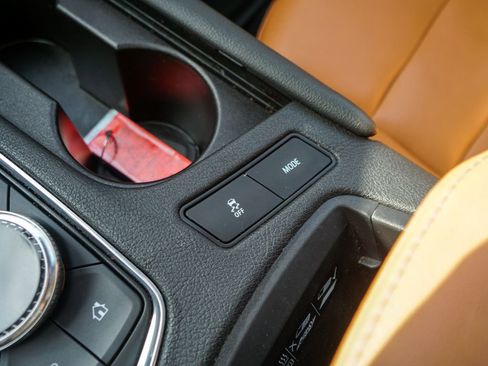 Used 2020 Cadillac XT5 Premium Luxury w/ LPO, Floor Liner Package image 28