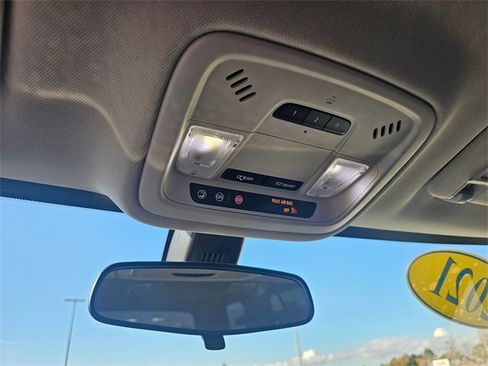 Used 2021 Chevrolet Traverse LT image 27