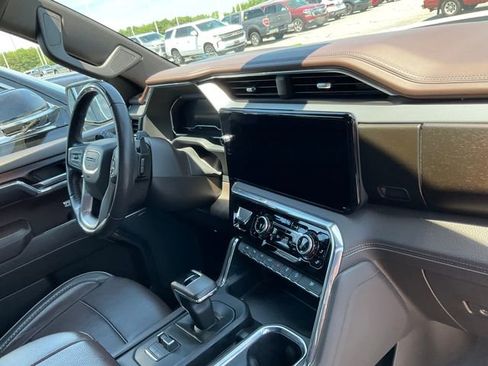 Used 2024 GMC Sierra 1500 Denali AWD/4WD image 12