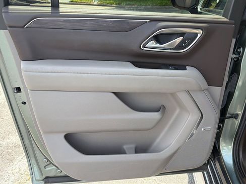 Used 2024 Chevrolet Suburban LT RWD image 18