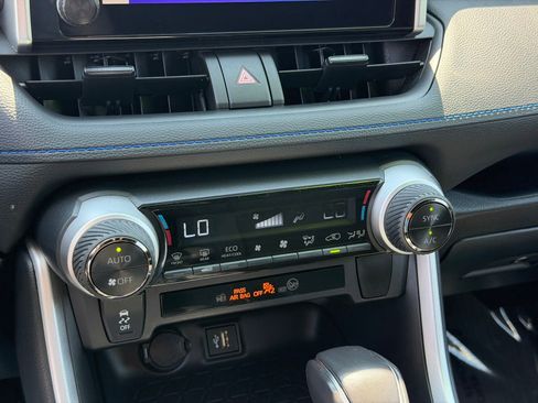Used 2025 Toyota RAV4 SE AWD/4WD image 21