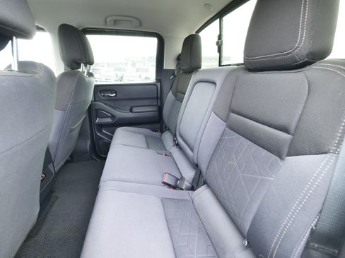 Used 2025 Nissan Frontier SV AWD/4WD image 13