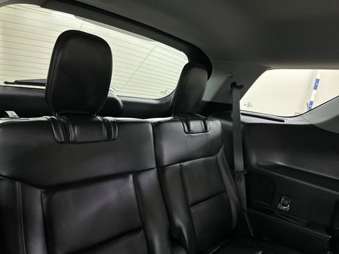 Used 2022 Ford Explorer XLT w/ Equipment Group 202A image 25