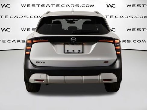 Used 2025 Nissan Kicks SR FWD image 4