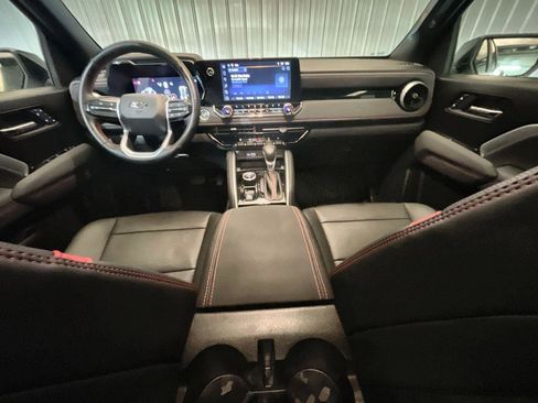 Used 2025 Chevrolet Colorado Z71 w/ Technology Package image 19