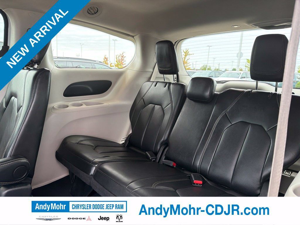 Used 2024 Chrysler Pacifica Touring-L FWD image 20