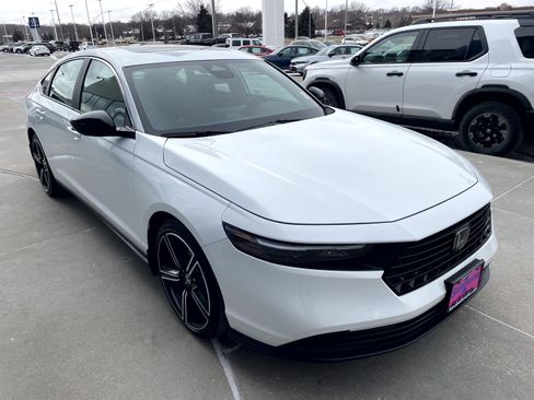 Used 2023 Honda Accord Sport image 4