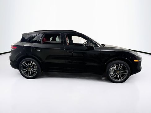 Used 2020 Porsche Cayenne Turbo image 4
