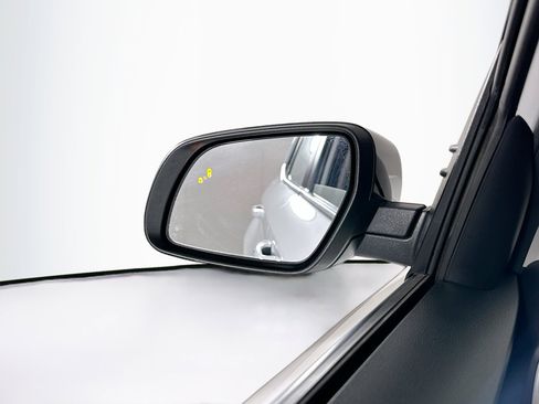 Used 2025 Hyundai Venue Limited image 16