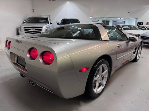 Used 2000 Chevrolet Corvette Coupe w/ Roof Pkg RWD image 3