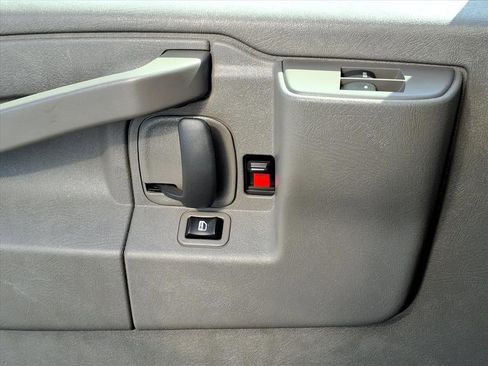 Used 2022 Chevrolet Express 3500 w/ Power Convenience Package image 4