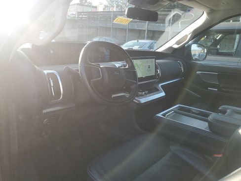 Used 2025 Ford Expedition Max Platinum image 5