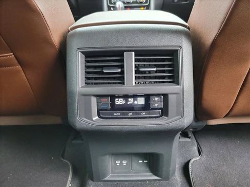 Used 2023 Volkswagen Atlas SE w/ Panoramic Sunroof Package FWD image 18
