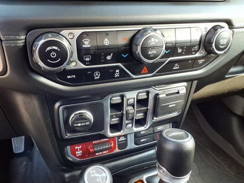 Used 2024 Jeep Gladiator Mojave w/ Convenience Group AWD/4WD image 27
