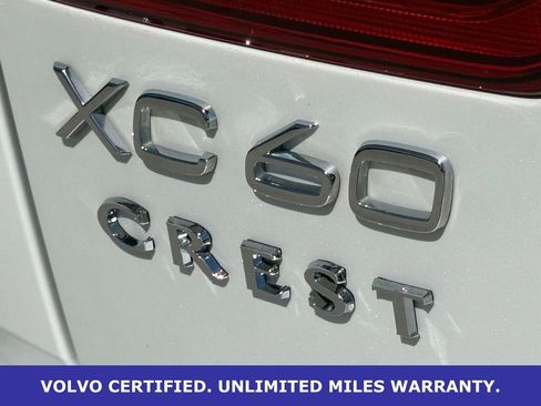 Certified 2025 Volvo XC60 B5 Core AWD/4WD image 11