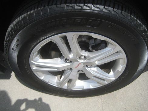 Used 2022 GMC Terrain SLE w/ Driver Convenience Package FWD image 9