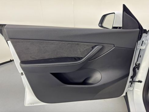 Used 2021 Tesla Model Y Long Range image 41