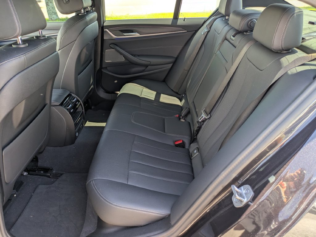 Used 2023 BMW 530i w/ Premium Package RWD image 19