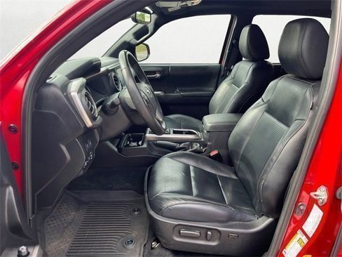 Used 2020 Toyota Tacoma Limited image 10