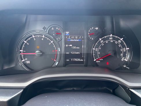 Used 2021 Toyota 4Runner SR5 Premium w/ Moonroof Package AWD/4WD image 18