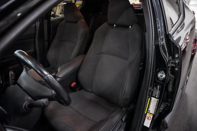 Used 2018 Toyota C-HR XLE FWD image 3