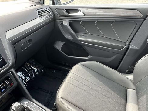 Certified 2023 Volkswagen Tiguan SE w/ Panoramic Sunroof Package image 35