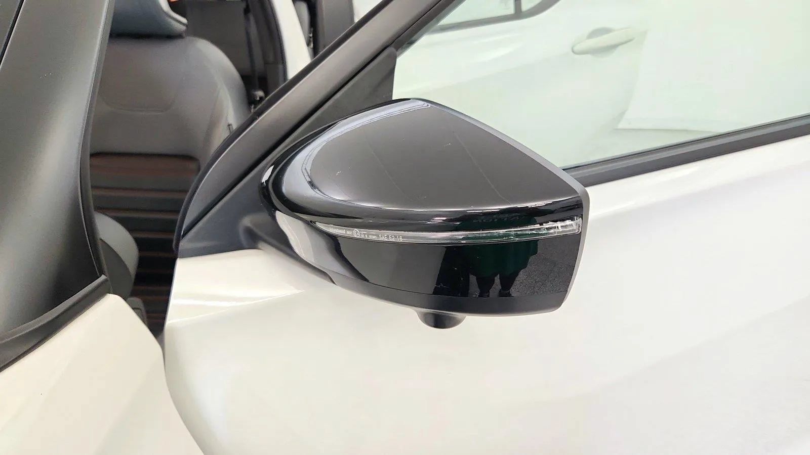 Used 2024 Nissan Kicks SR w/ SR Premium Package FWD image 37