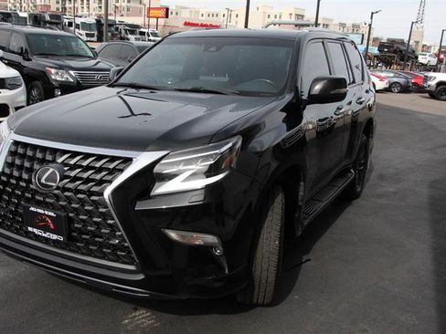 Used 2023 Lexus GX 460 Premium w/ Premium Package image 4